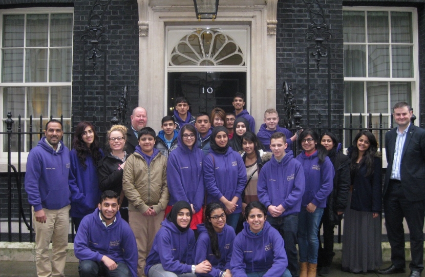 Andrew Stephenson MP and school group outside 10 Downing Street