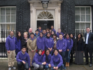 Andrew Stephenson MP and school group outside 10 Downing Street