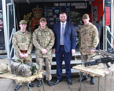 Andrew Stephenson MP with Soldiers